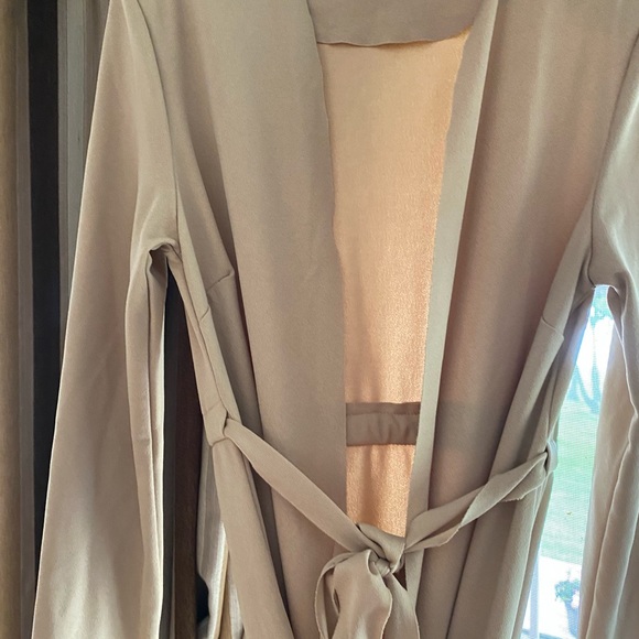 Boohoo beige tie up duster - Picture 2 of 3